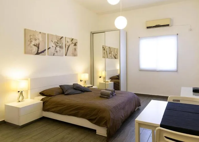 Romantic Studio Diz Frishman